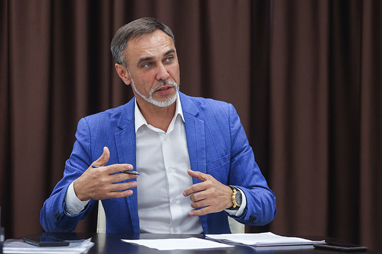 Рустам Исламов: «У «Брони» большая линейка продукции, с помощью которой можно решить абсолютно разные вопросы по теплоизоляции, гидроизоляции, виброизоляции, шумоизоляции, огнезащите и так далее»